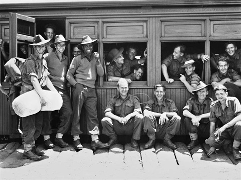 2657-a-young-reg-saunders-surrounded-by152724.jpg