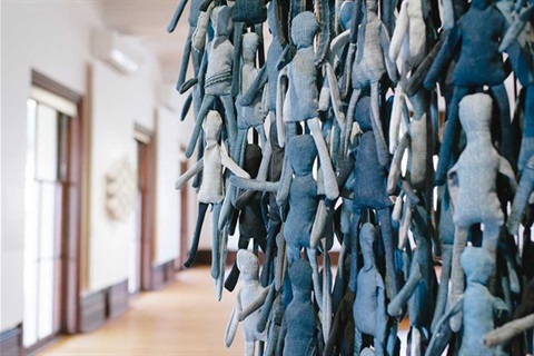 2959-blue-jean-sisters-installation-vie143801.jpg